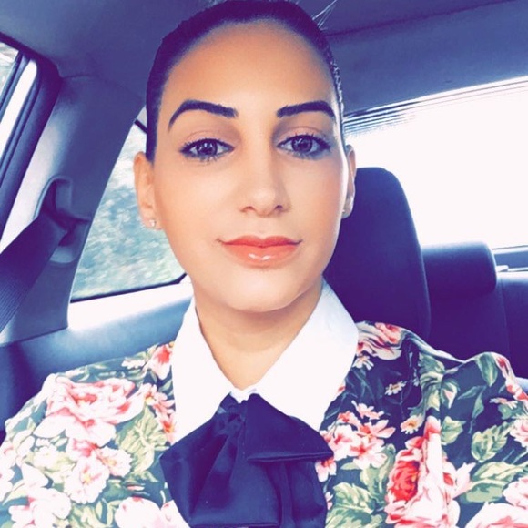 Meet the Posher - Picture 4 of 4